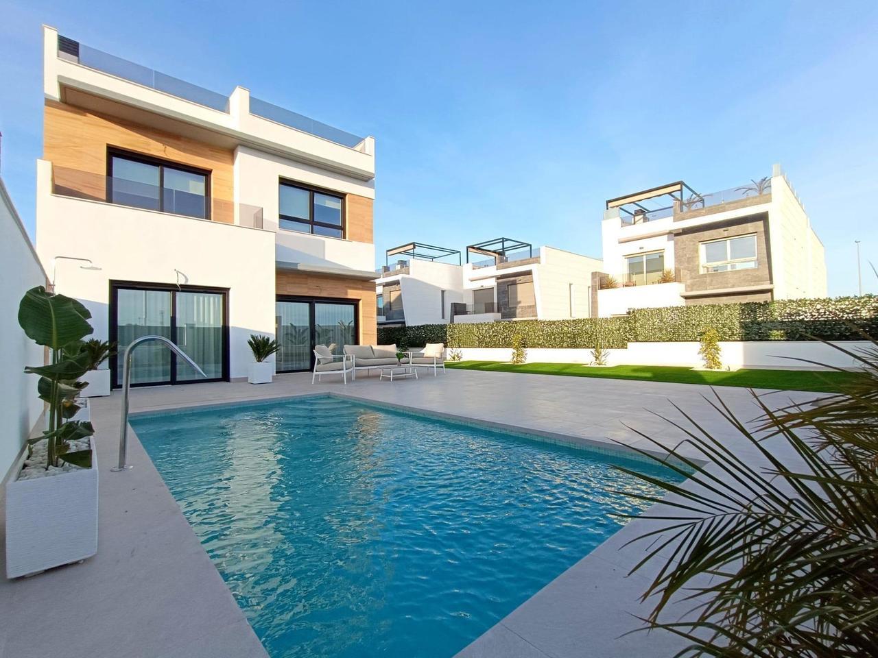 3 bedroom Villa for sale in Benimar