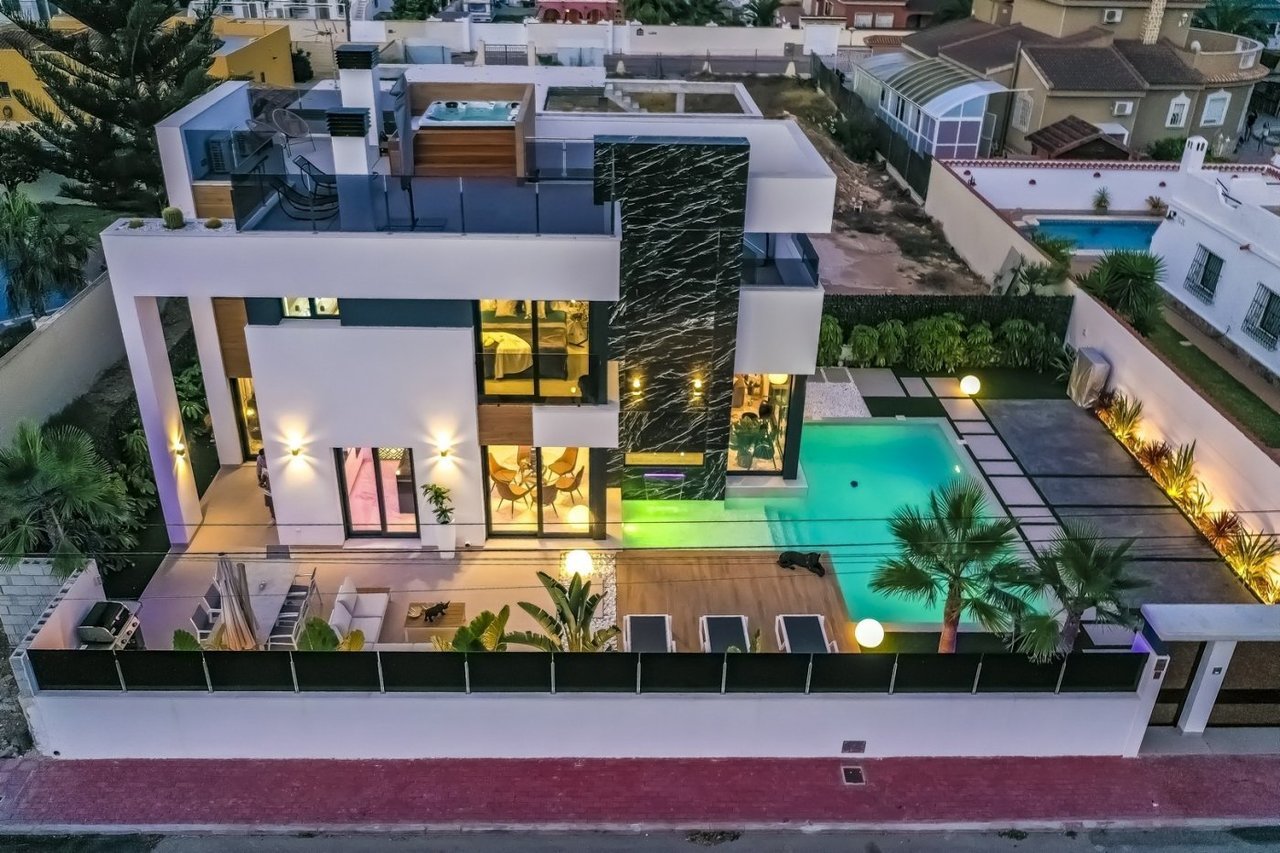 3 bedroom Villa te koop in Torrevieja