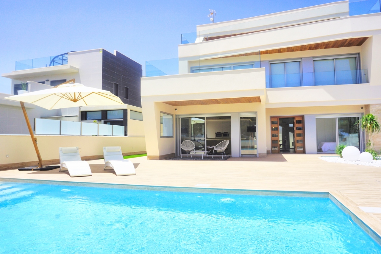 4 bedroom Villa for sale in Dehesa De Campoamor
