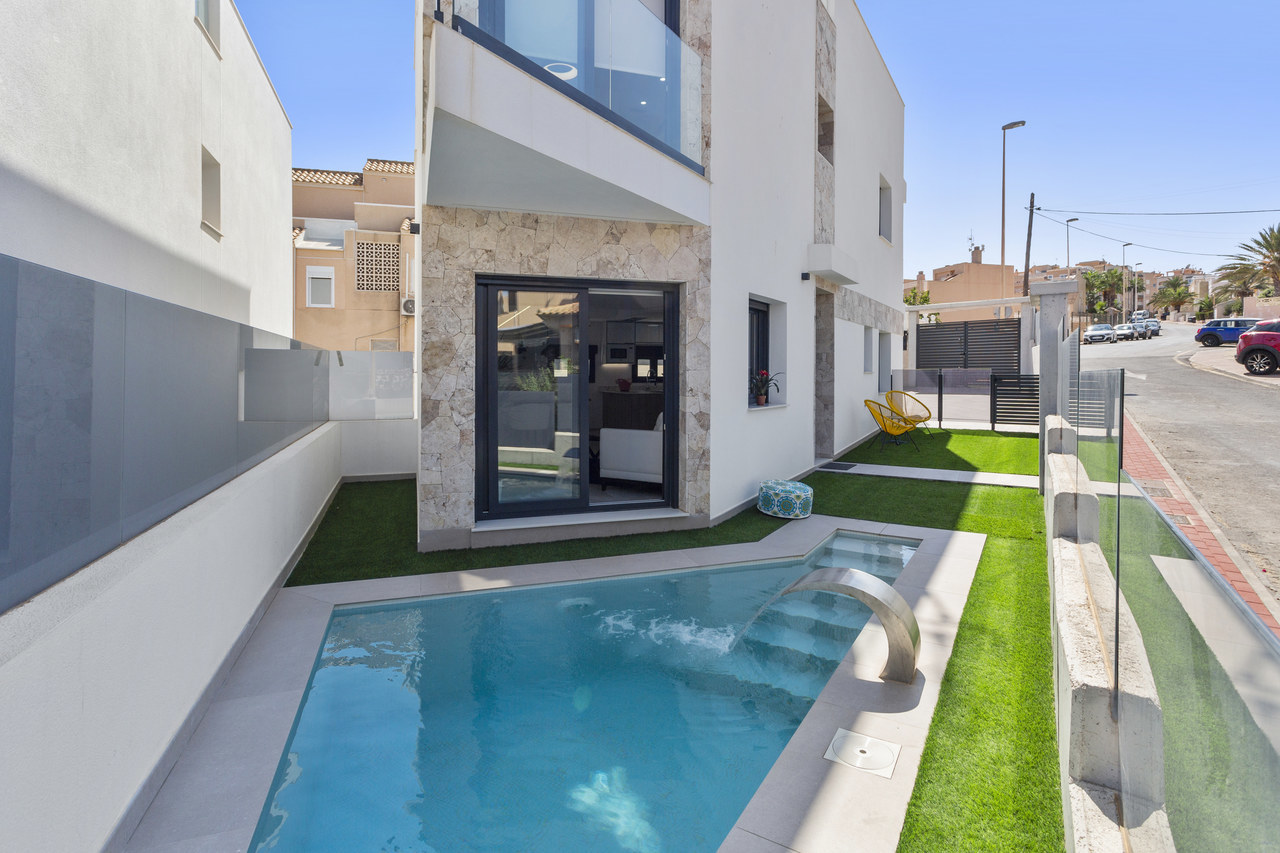 3 bedroom Villa for sale in Torrevieja