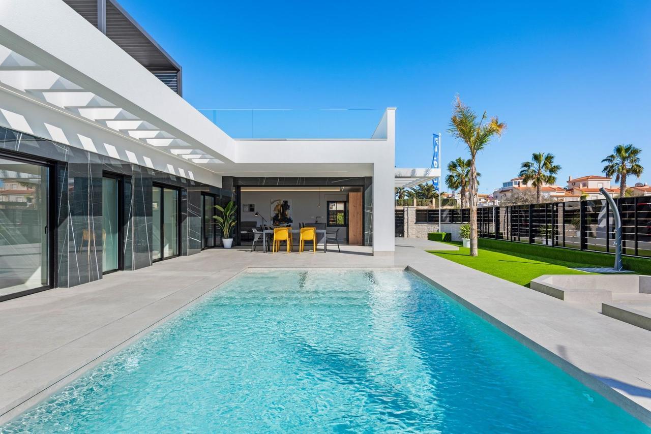 3 bedroom Villa for sale in Algorfa