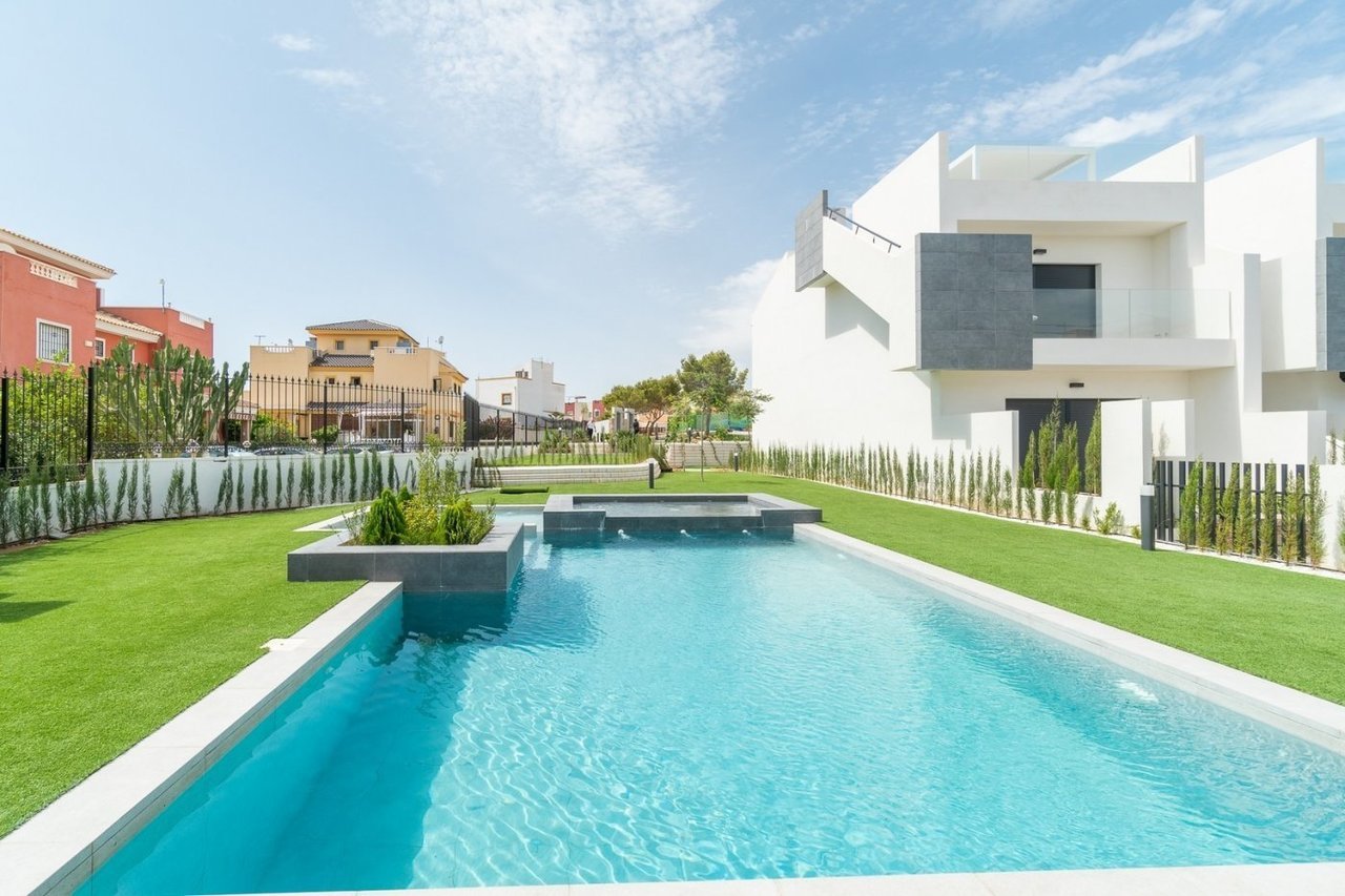 2 bedroom Bungalow for sale in Torrevieja
