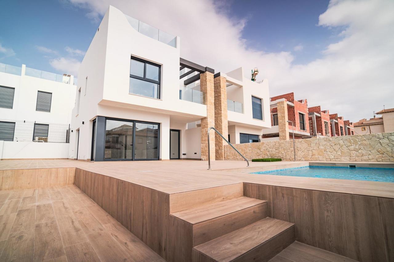 4 bedroom Villa for sale in Orihuela Costa