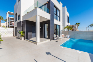 3 schlafzimmer Villa 
zum verkauf in Cabo Roig 