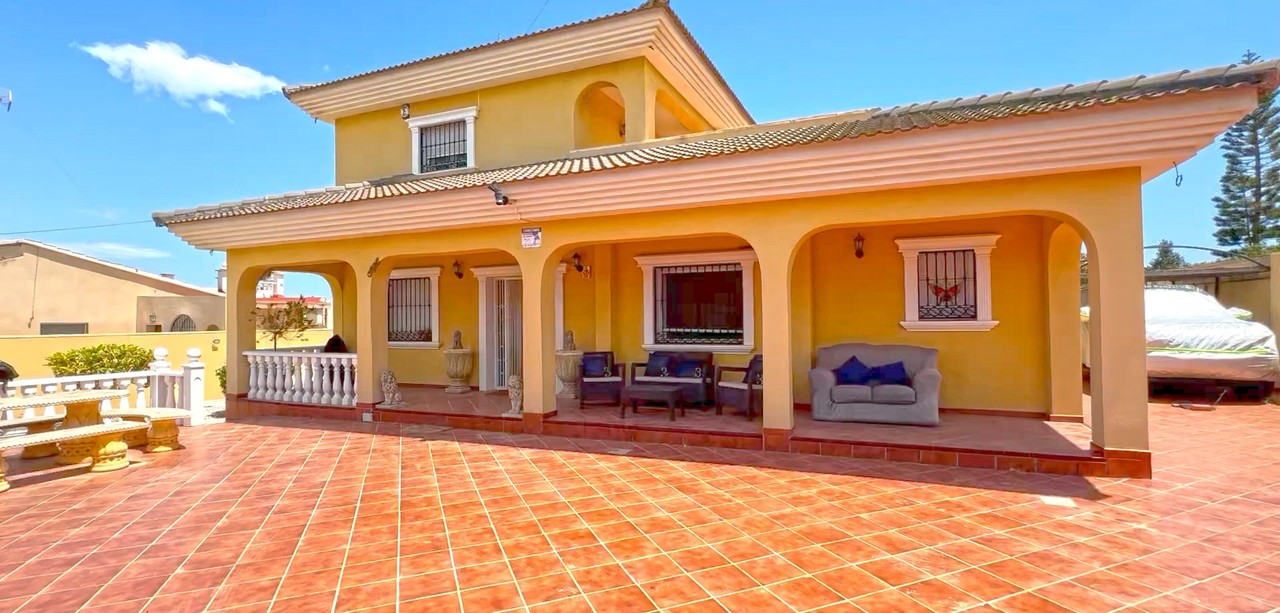 6 schlafzimmer Villa 
zum verkauf in Torrevieja