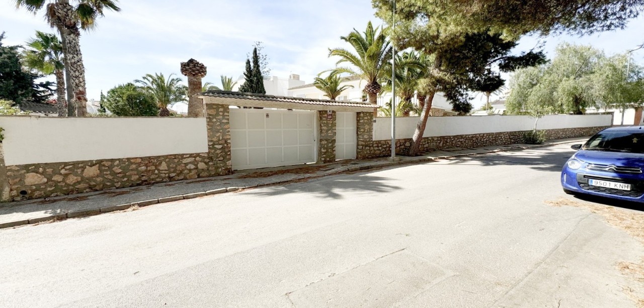 7 bedroom Villa for sale in Orihuela Costa