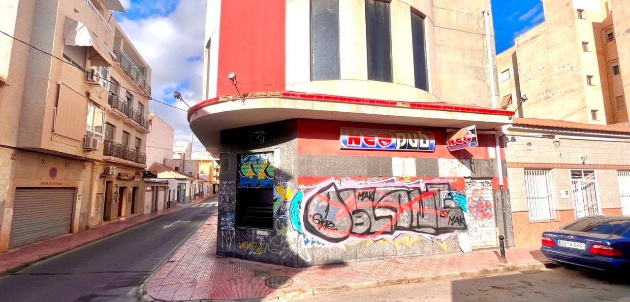 1 bedroom Comercial se vende en Torrevieja