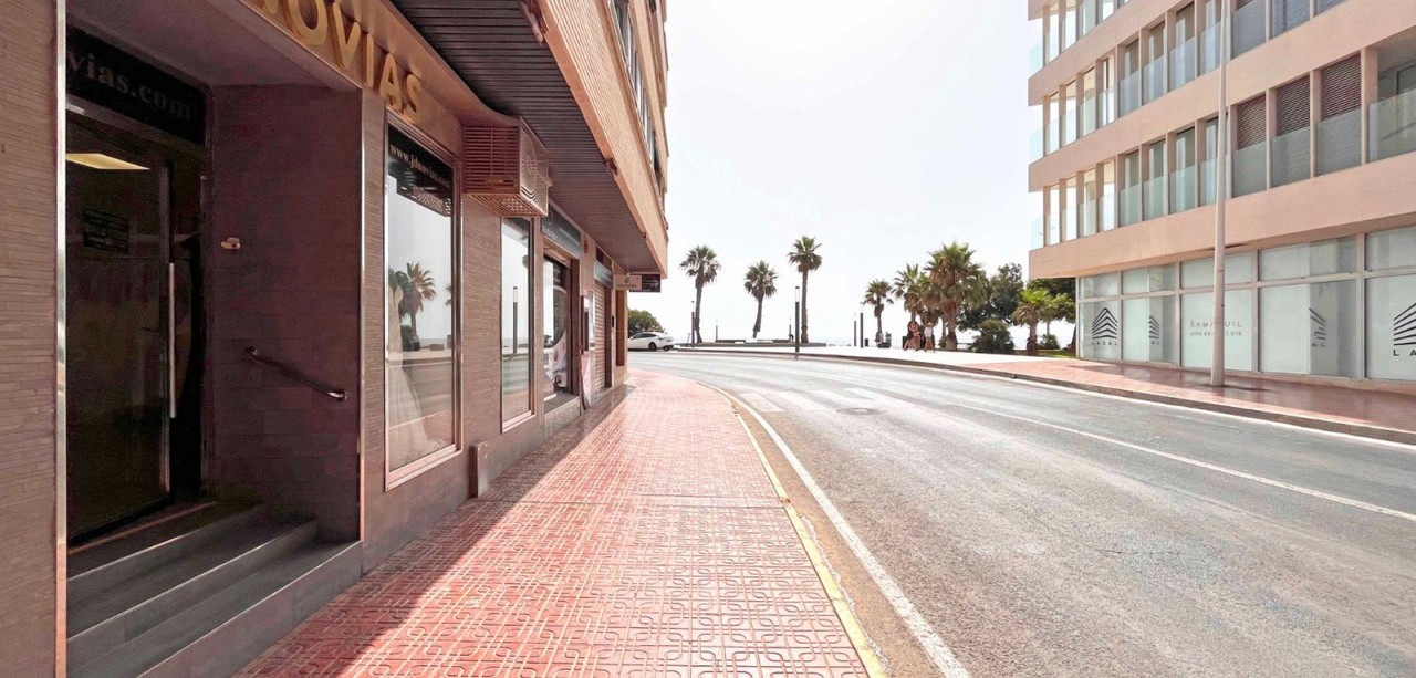 Comercial se vende en Torrevieja