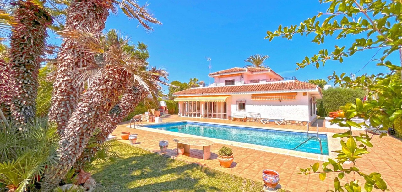 4 bedroom Villa te koop in Orihuela Costa