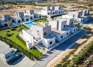 3 bedroom Townhouse for sale in Altaona Golf and Country Village