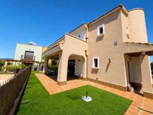3 bedroom Villa for sale in Altaona Golf and Country Village