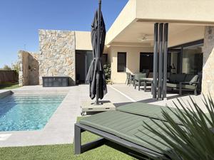 2 bedroom Villa for sale in Altaona Golf and Country Village