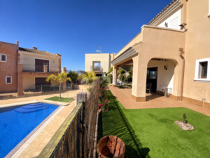 3 bedroom Villa for sale in Altaona Golf and Country Village