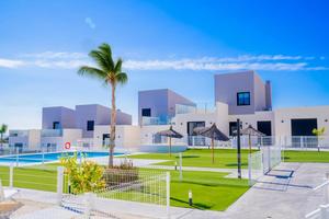 3 bedroom Townhouse for sale in Altaona Golf and Country Village