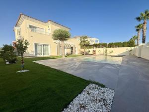4 bedroom Villa for sale in Altaona Golf and Country Village