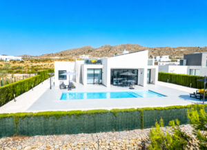 4 bedroom Villa for sale in Altaona Golf and Country Village
