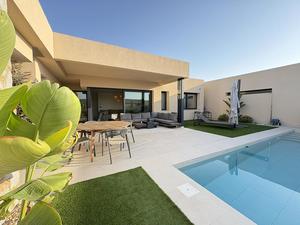 4 bedroom Villa for sale in Altaona Golf and Country Village