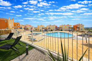 2 bedroom Apartment for sale in Altaona Golf and Country Village