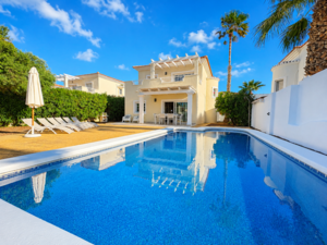 3 bedroom Villa for sale in Altaona Golf and Country Village