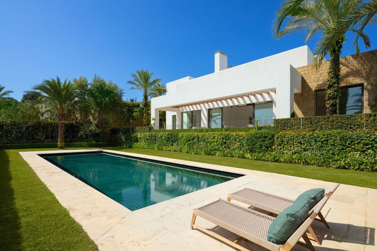 6 bedroom Villa for sale in Casares
