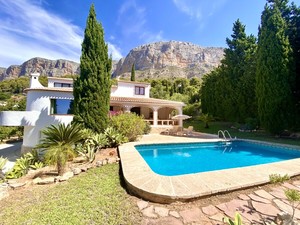 Casa de 4 dormitorios en venta en Javea