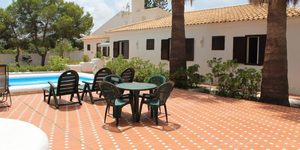 Andalusian style 4 bedroom villa with a 1500sqm garden with swimming pool