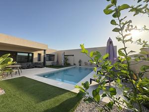4 bedroom Villa for sale in Altaona Golf and Country Village