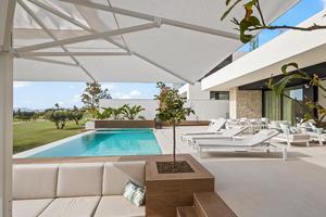 Luxury  5 bed Frontline Golf Villa in La Finca Golf Resort, Algorfa,