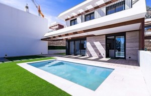 3 bed 3 bath villa with panoramic views to the sea and mountains.  Polop