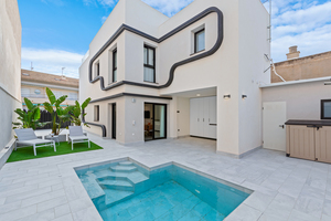 $bed Villa just 50m from the beaches of Torre De La Horadada