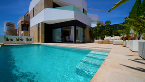 Luxury Villa, 3 beds 3 baths, solarium, pool, Villamartin, Alicante