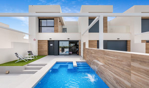 3 bedroom, 2 bathroom house with private pool