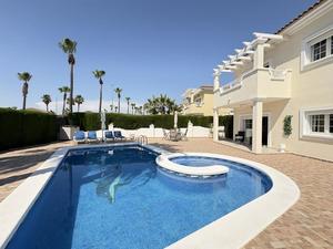 2 bedroom Villa for sale in Altaona Golf and Country Village