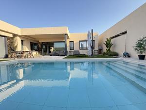 4 bedroom Villa for sale in Altaona Golf and Country Village