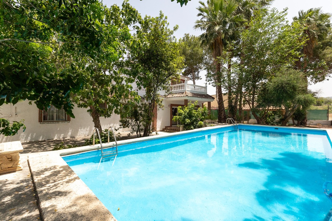 5 bedroom Finca for sale in Orihuela