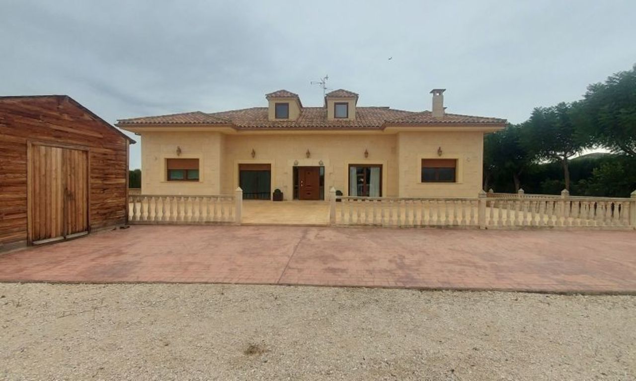 5 bedroom Villa se vende en Hondon de las Nieves