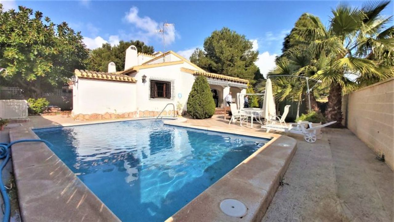 4 bedroom Villa à vendre à Torrevieja