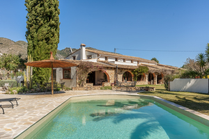 Exclusieve rustieke finca Te koop