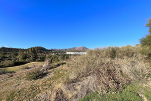 Grondstuk te koop in Estepona
