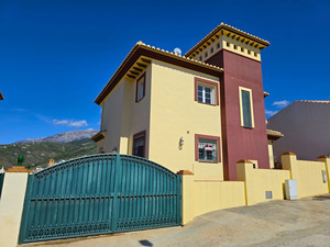 4 slaapkamer Villa te koop in Canillas de Albaida