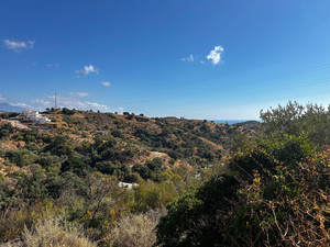 Grondstuk te koop in Estepona