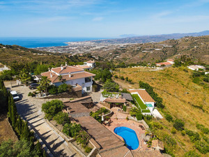 6 slaapkamer Villa te koop in Sayalonga