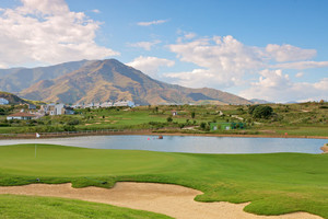 Grondstuk te koop in Estepona