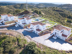 4 slaapkamer Villa te koop in Estepona