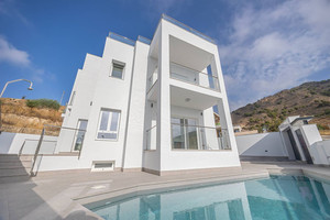 4 slaapkamer Villa te koop in Nerja