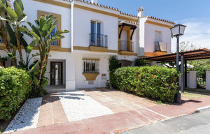 4 slaapkamer Rijtjeshuis te koop in Estepona