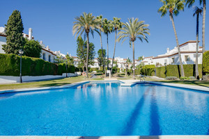 3 slaapkamer Rijtjeshuis te koop in Estepona
