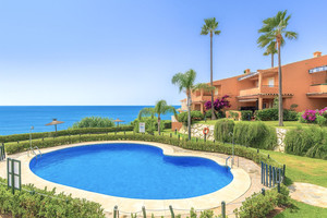 3 slaapkamer Rijtjeshuis te koop in Estepona