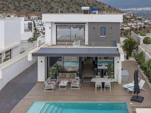 4 slaapkamer Villa te koop in Coin