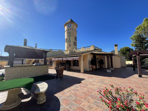 Commercieel te koop in El Paraiso